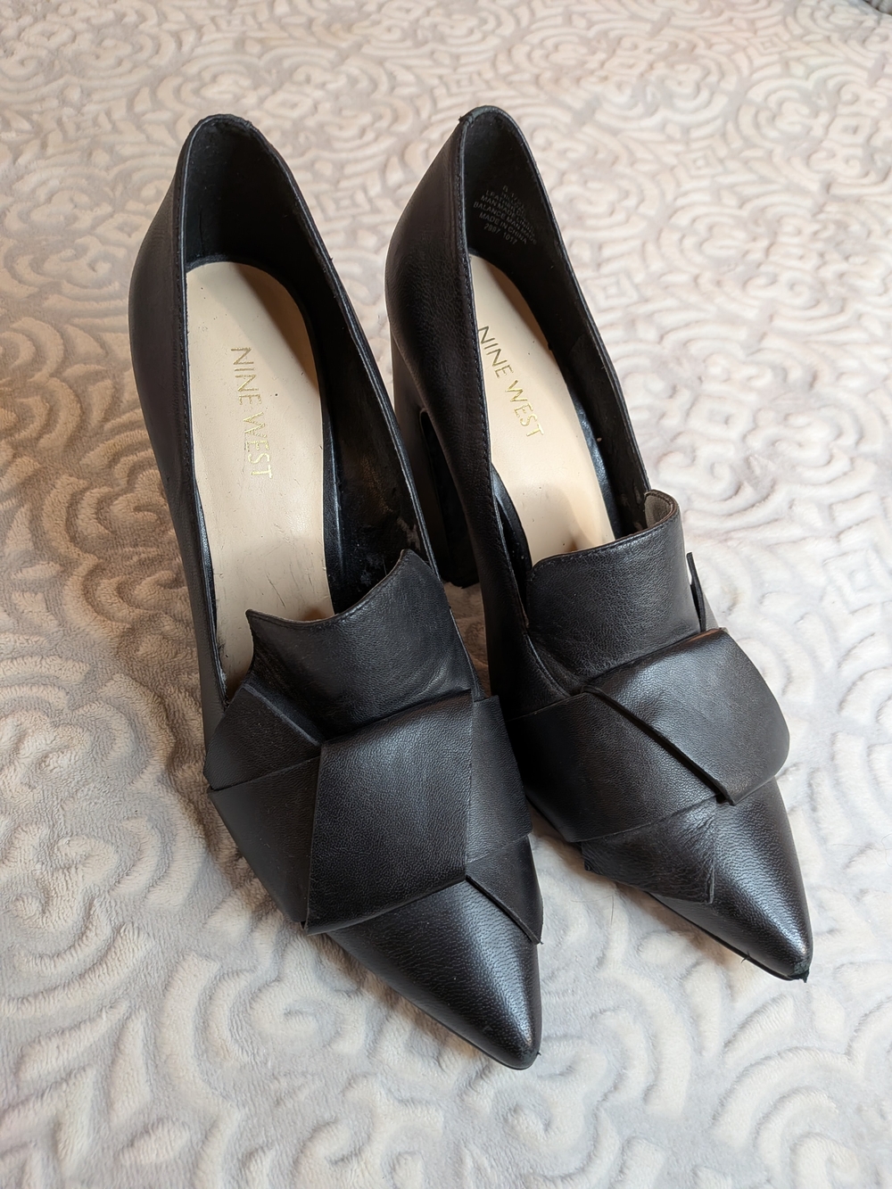 Nine West Black Pointed Leather Pumps with Folded Vamp 8½M